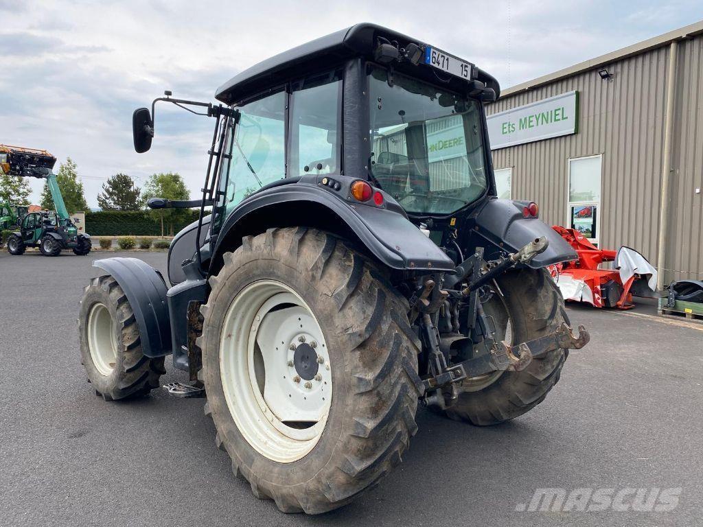 Valtra N92 HITECH Traktory