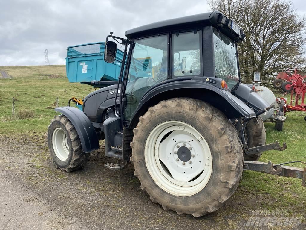 Valtra N92 HITECH Traktory