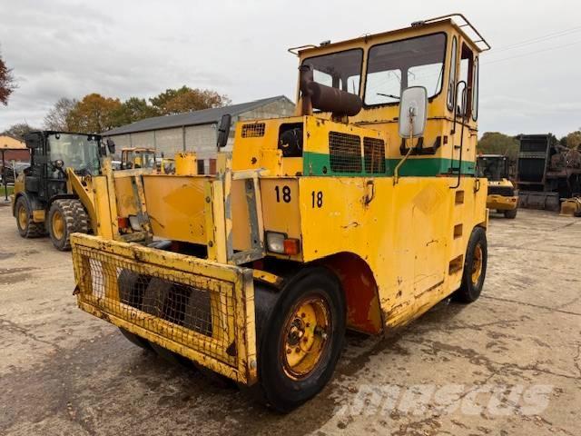 Hamm GRW 15 Pneumatikové válce