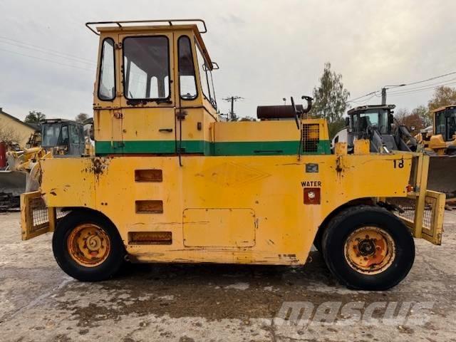 Hamm GRW 15 Pneumatikové válce