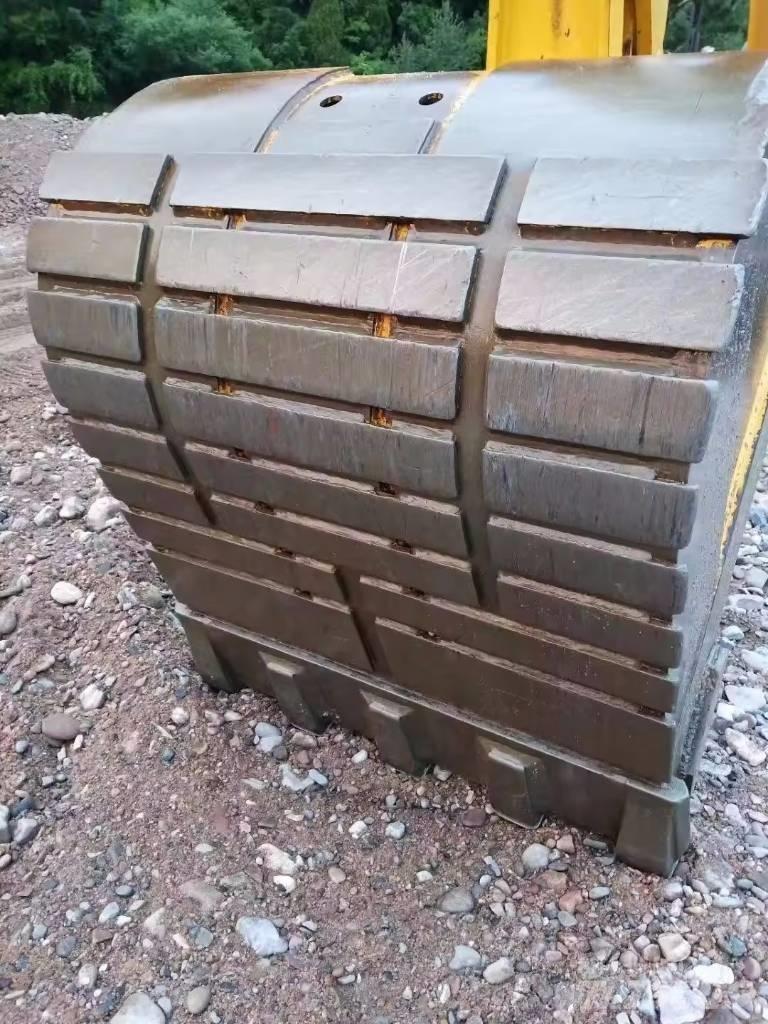 Komatsu PC 270 Pásová rýpadla