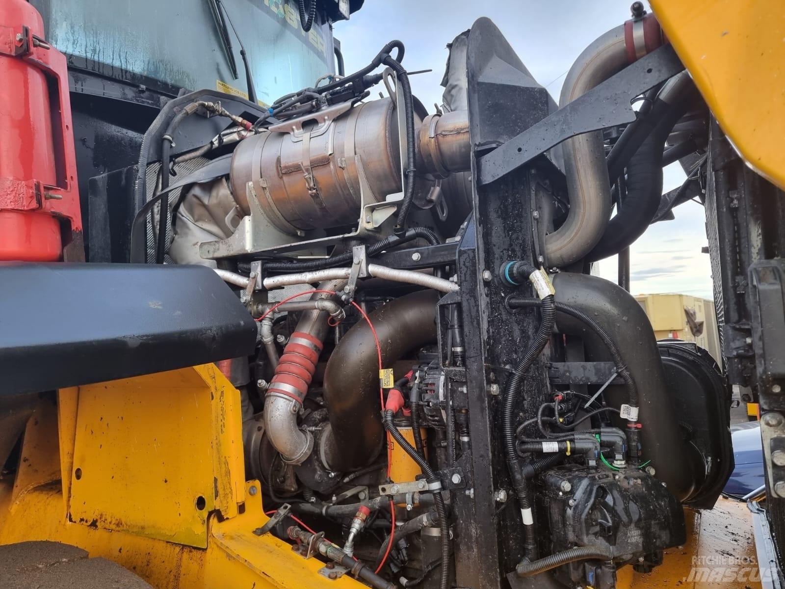 JCB 437 Hi-Tip Kolové nakladače