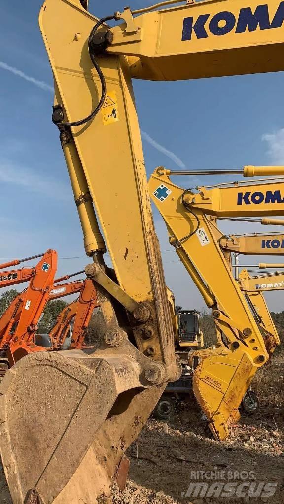 Komatsu PC 220 Pásová rýpadla