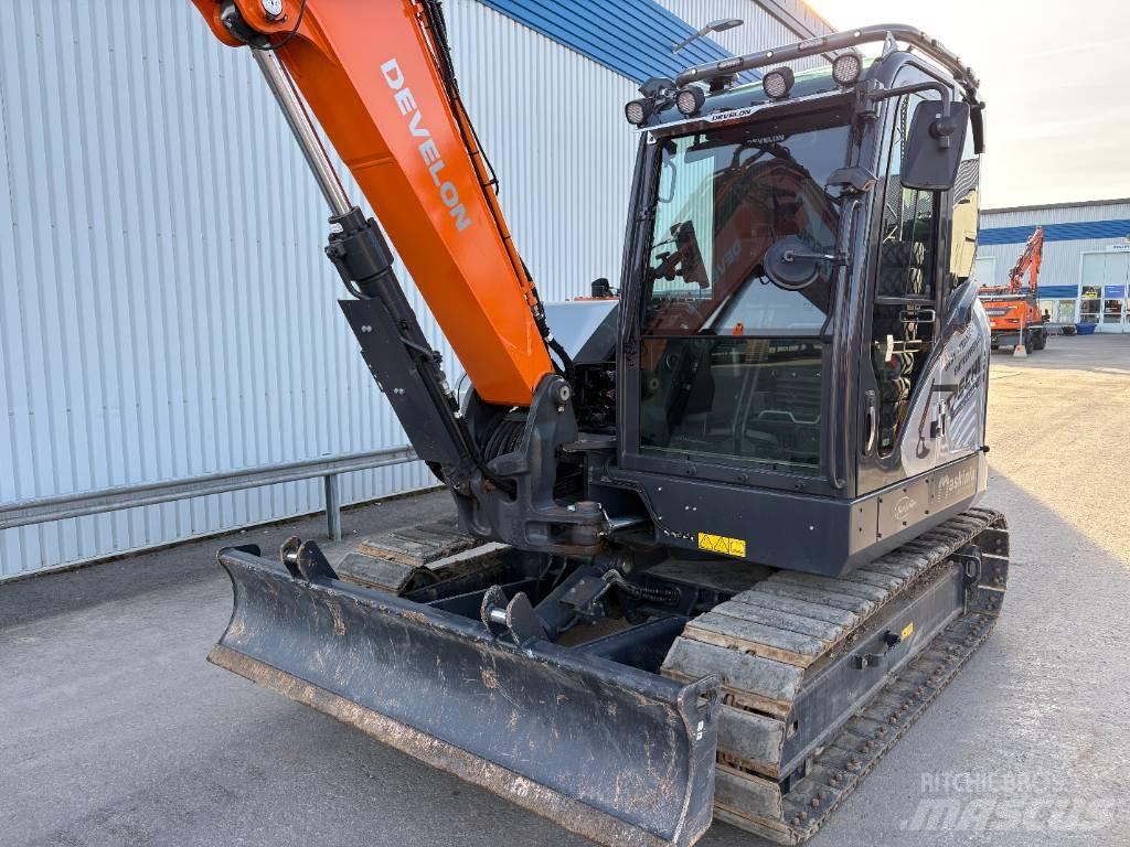 Develon DX 85 R-7 Midi rýpadla 7t - 12t