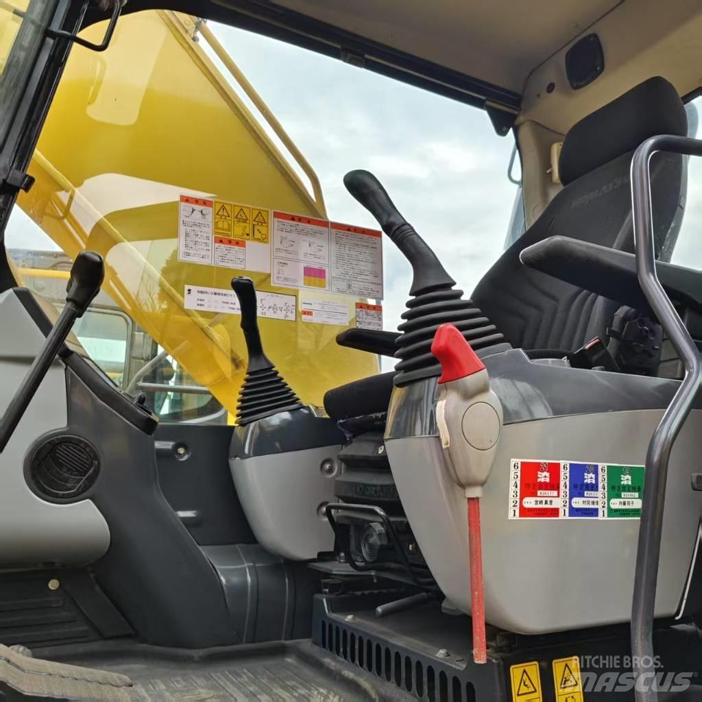 Komatsu PC 220-8 Pásová rýpadla