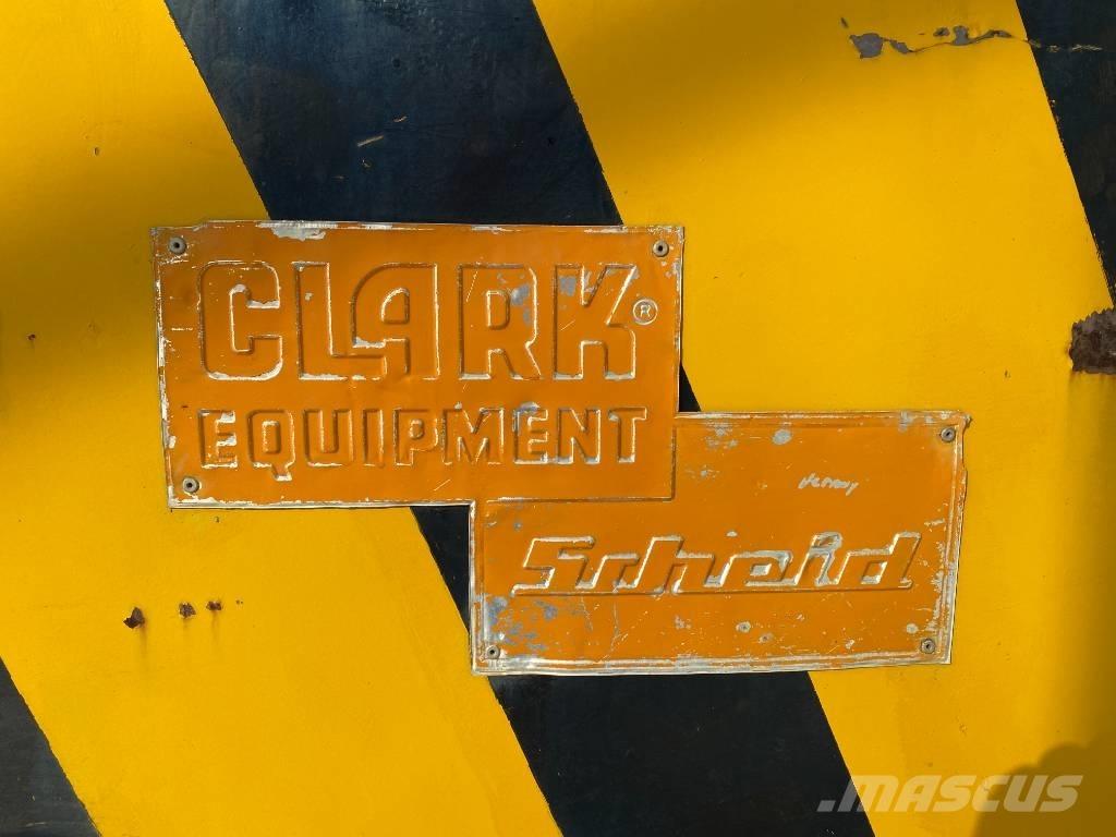 Clark Equipment Pneumatiky, kola a ráfky