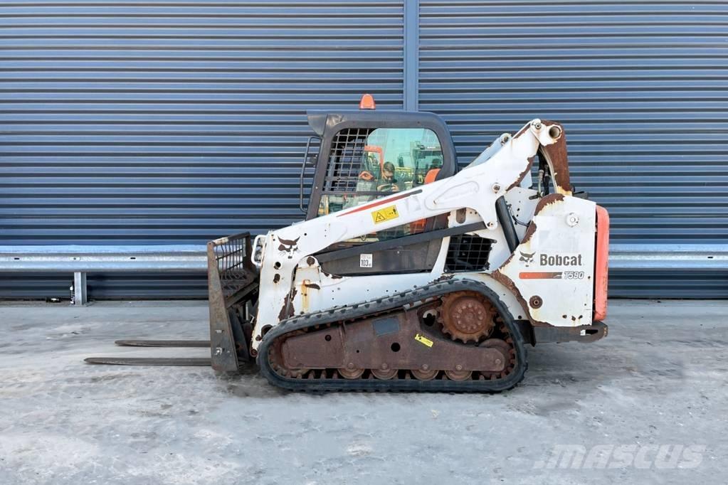 Bobcat T 590 Smykem řízené nakladače
