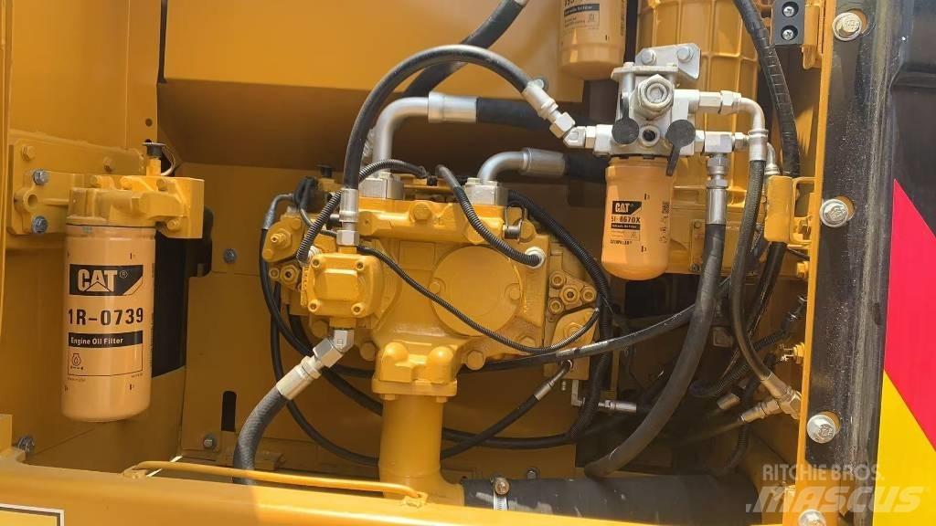 CAT 323 Pásová rýpadla