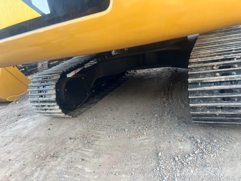 CAT 324 D2L Pásová rýpadla