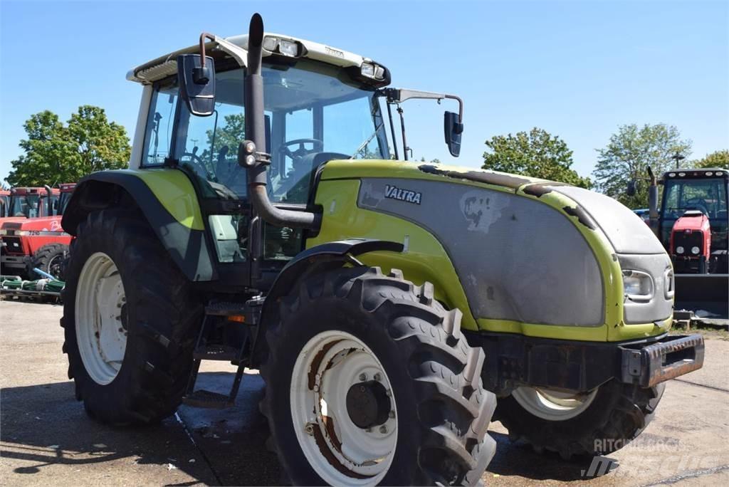 Valtra T120 Traktory