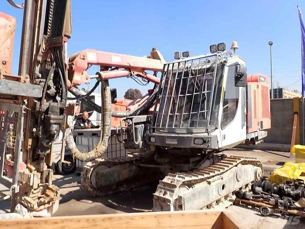 Sandvik DX800 Povrchové vrtací stroje