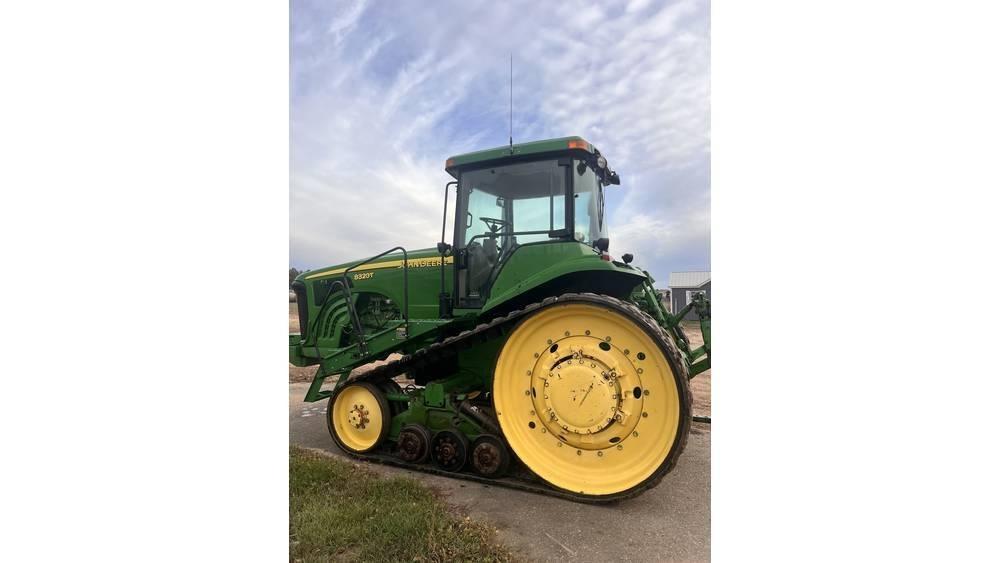 John Deere 8320 T Traktory