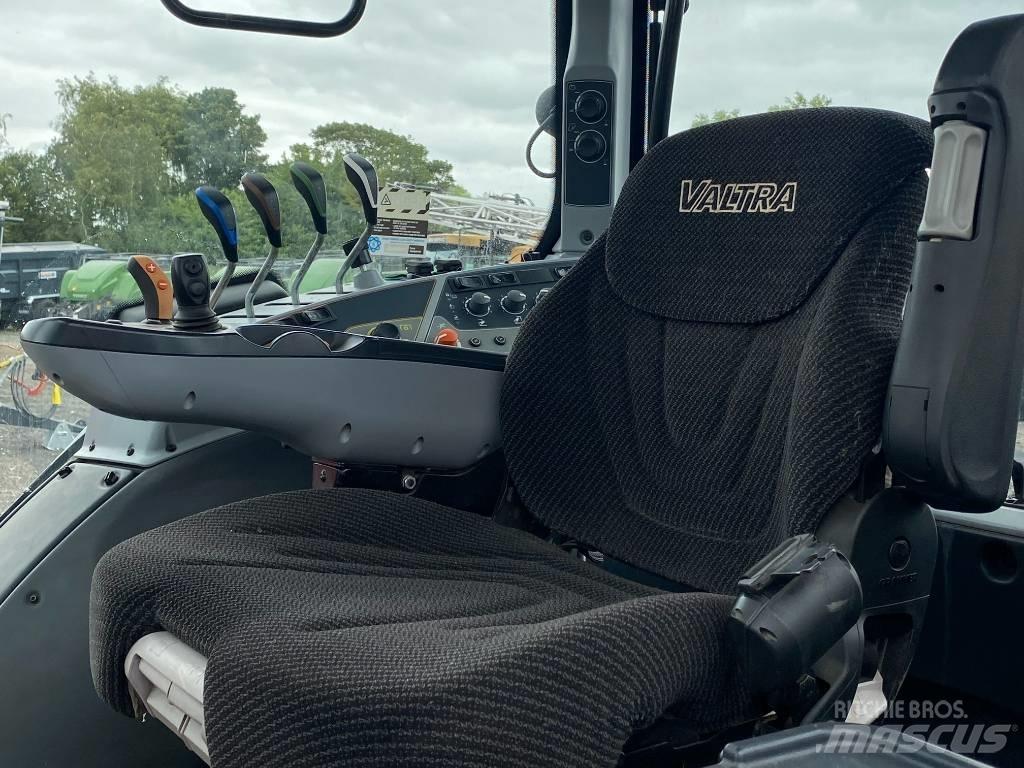 Valtra T 174EA Traktory