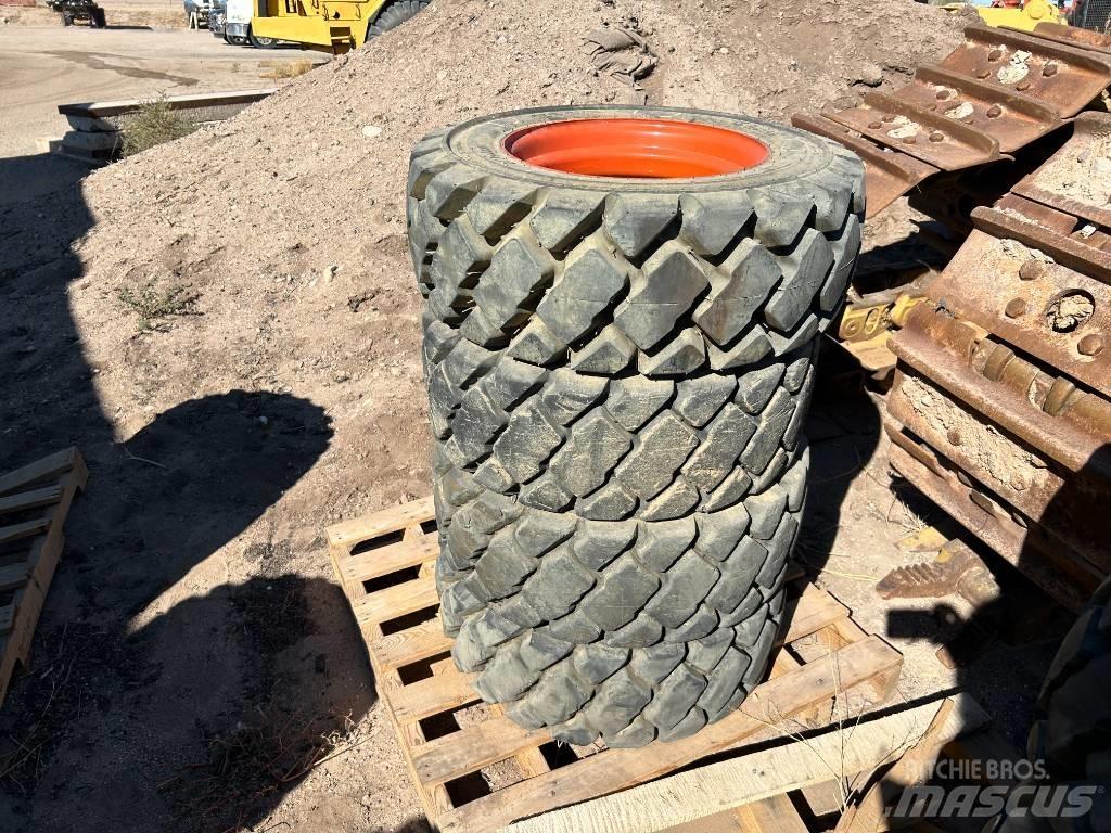 Bobcat 10x16.5 Tires Pneumatiky, kola a ráfky