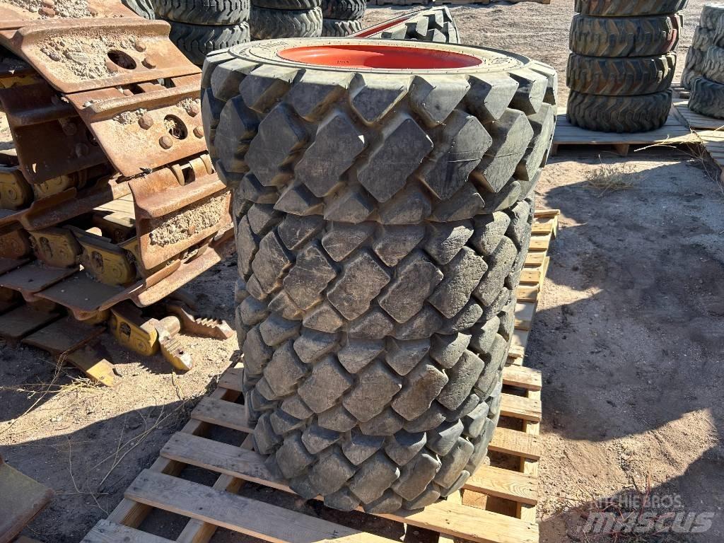 Bobcat 10x16.5 Tires Pneumatiky, kola a ráfky