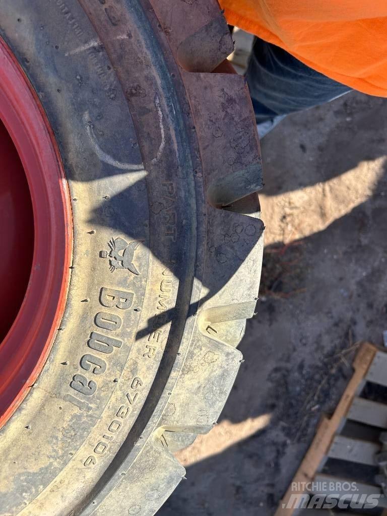 Bobcat 10x16.5 Tires Pneumatiky, kola a ráfky