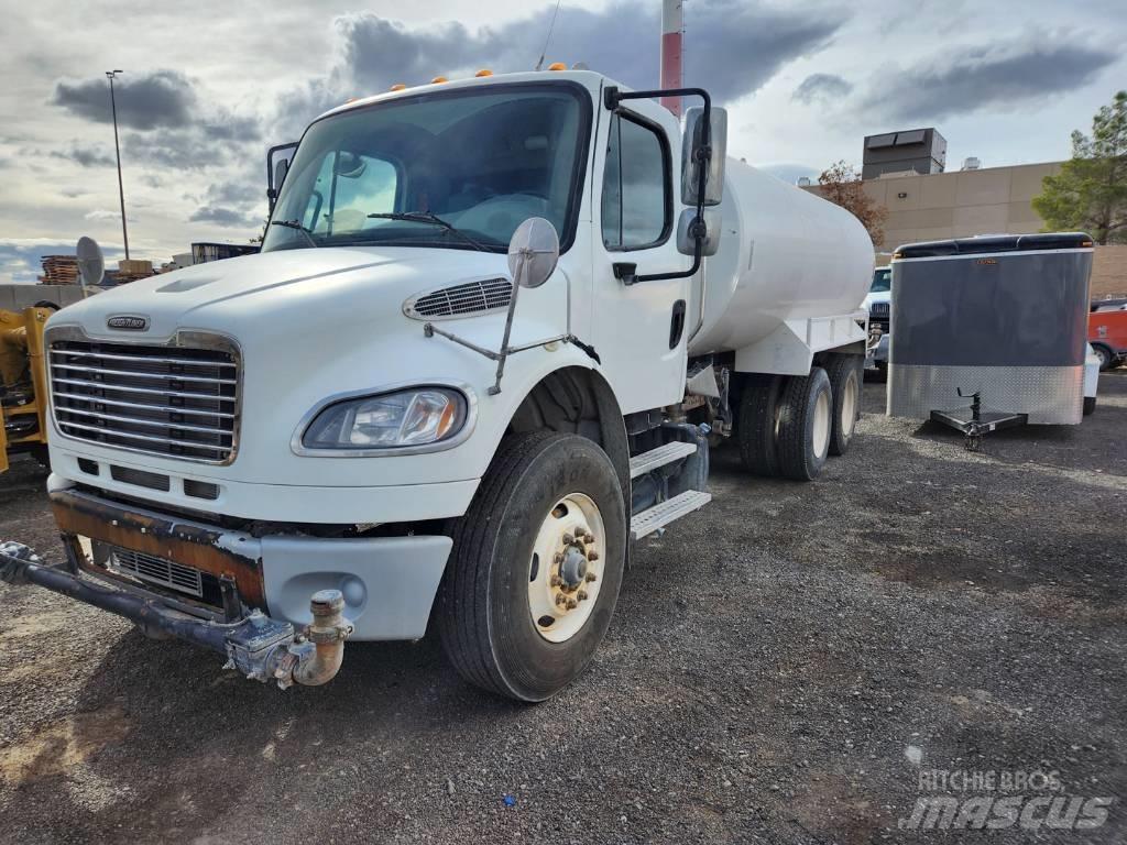 Freightliner M2-106 Cisterny na vodu