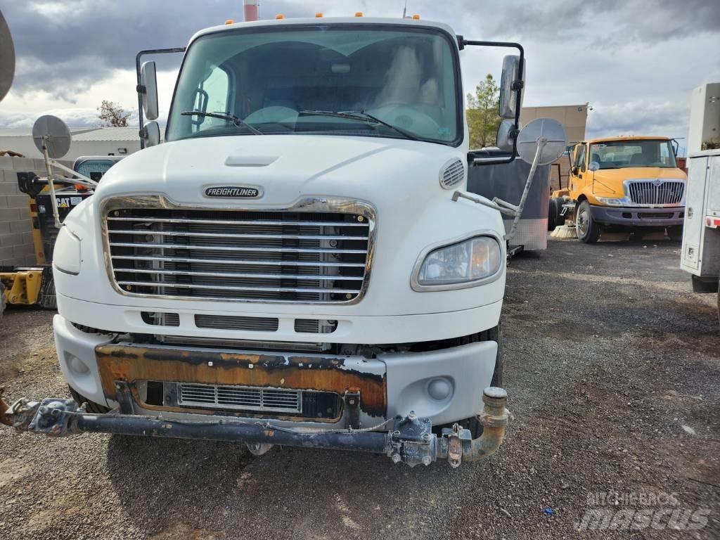 Freightliner M2-106 Cisterny na vodu