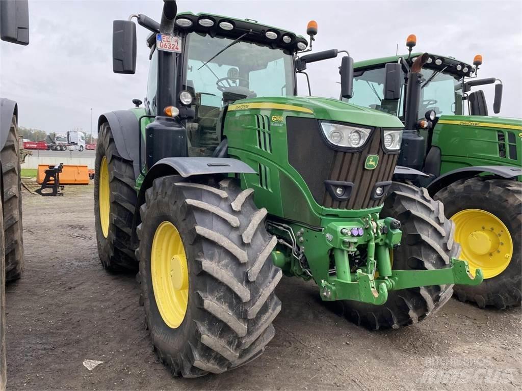 John Deere 6215R Traktory