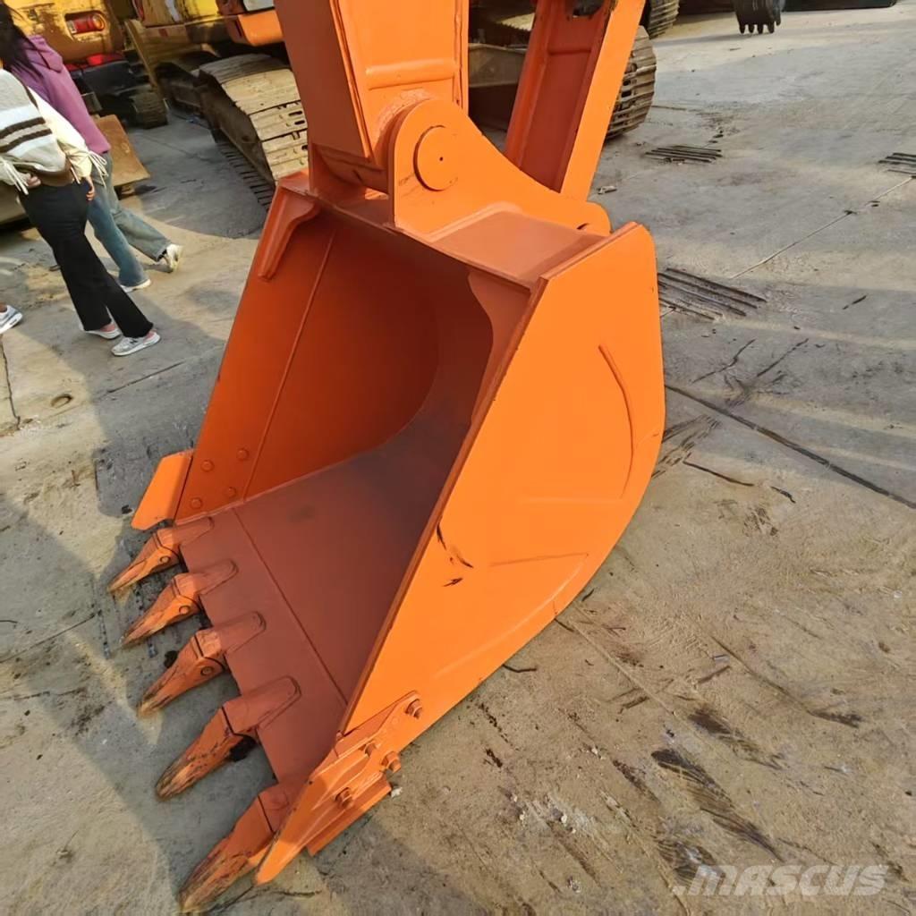 Hitachi ZX 210 Pásová rýpadla