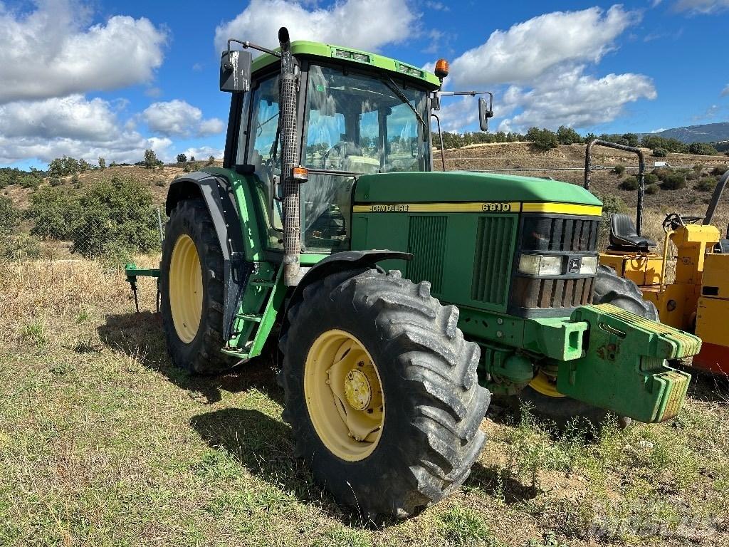 John Deere 6810 Traktory