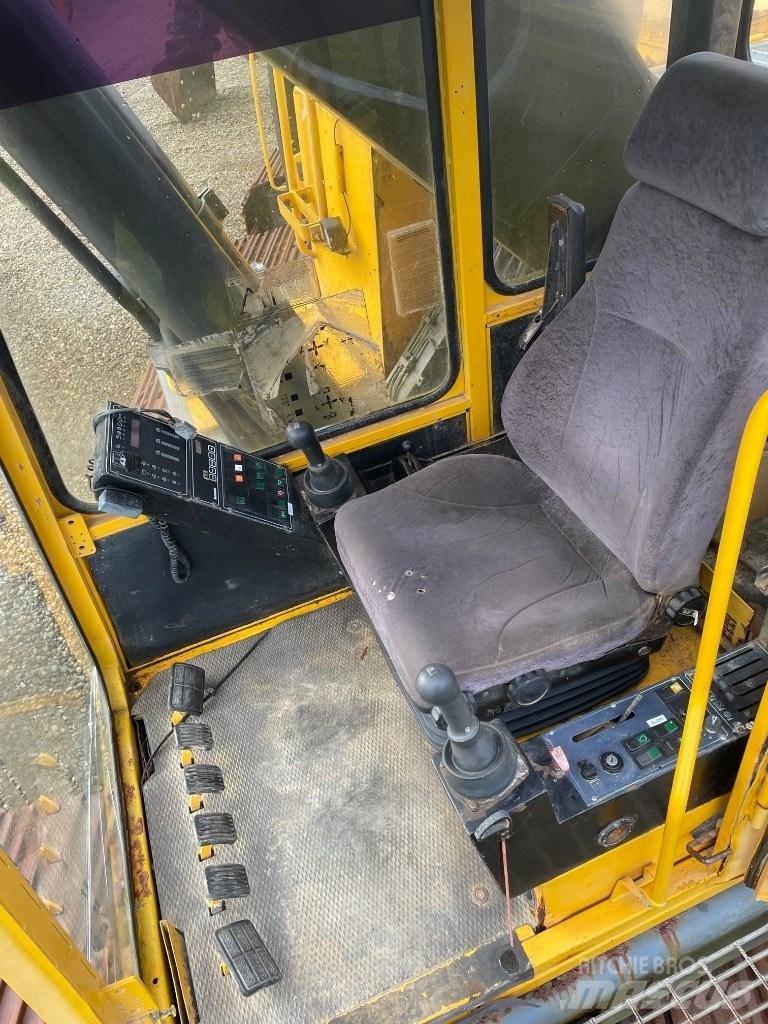 Volvo EC450 Pásová rýpadla