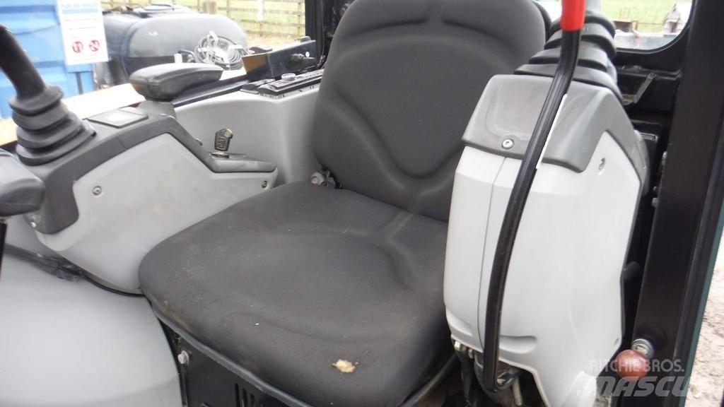 CAT 302.7 D CR Mini rýpadla < 7t