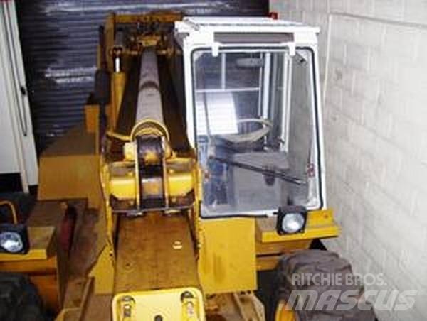 JCB 530B-4HL Terénní vysokozdvižné vozíky