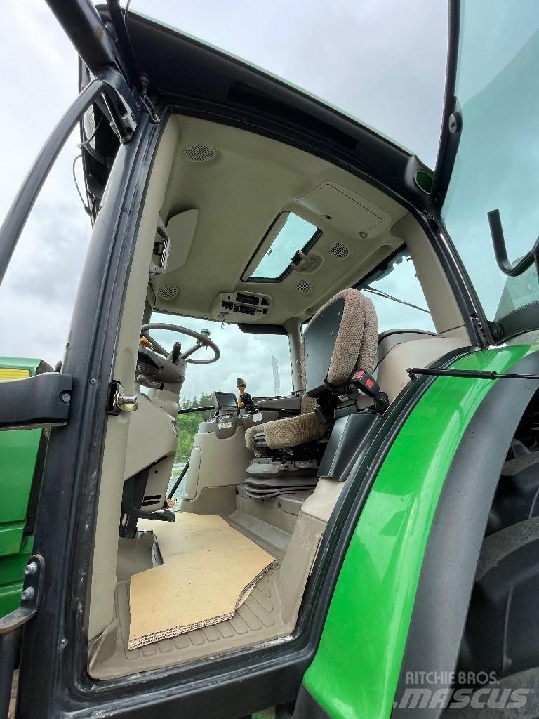 John Deere 6210 R Traktory