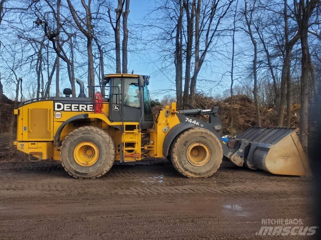 John Deere 744 K Kolové nakladače