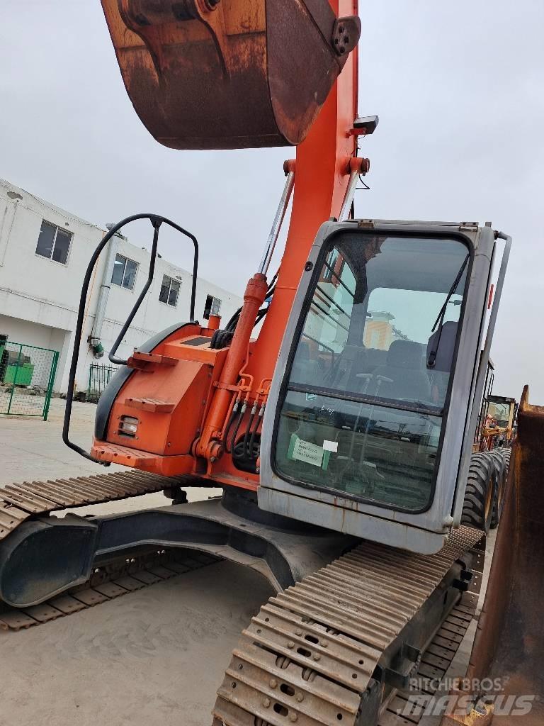 Hitachi ZX 135 US Pásová rýpadla