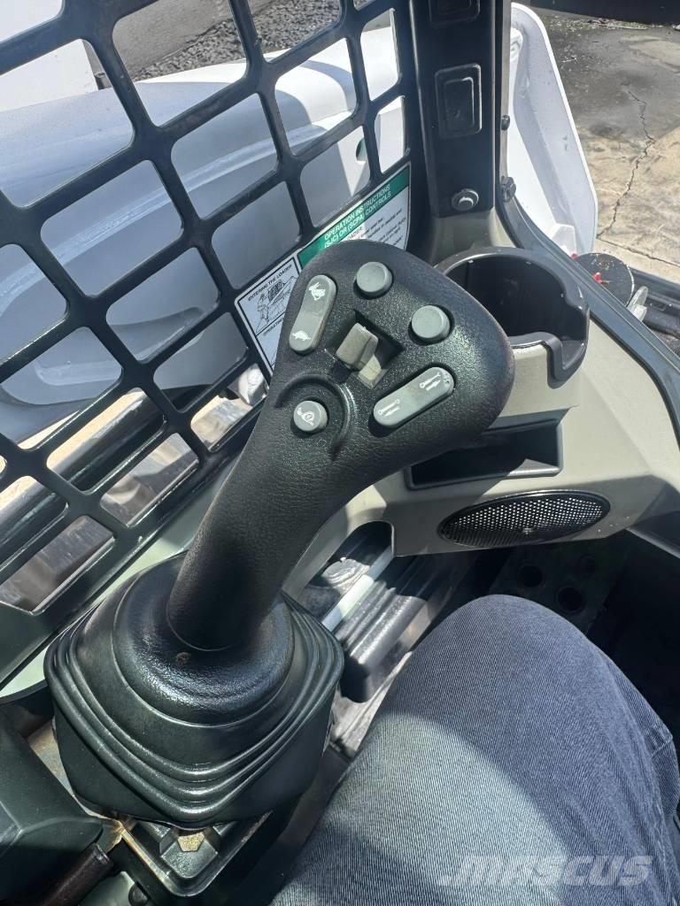 Bobcat T 550 Smykem řízené nakladače