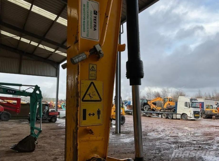 JCB JS 130 LC Pásová rýpadla