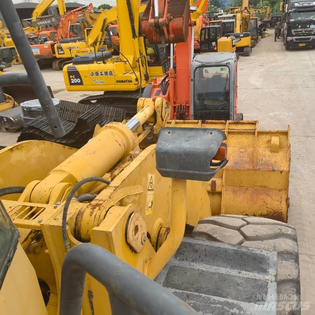 Komatsu WA 600-6 Kolové nakladače