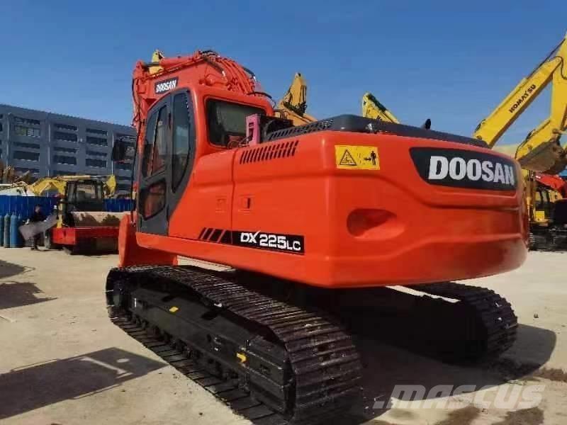 Doosan DX 225 Pásová rýpadla