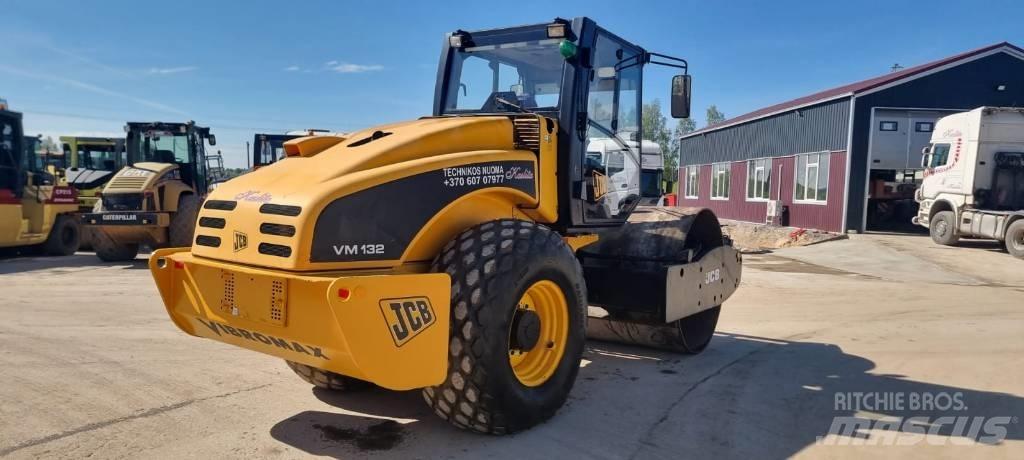 JCB VM 132 Půdní kompaktory
