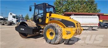 JCB VM 132 Půdní kompaktory