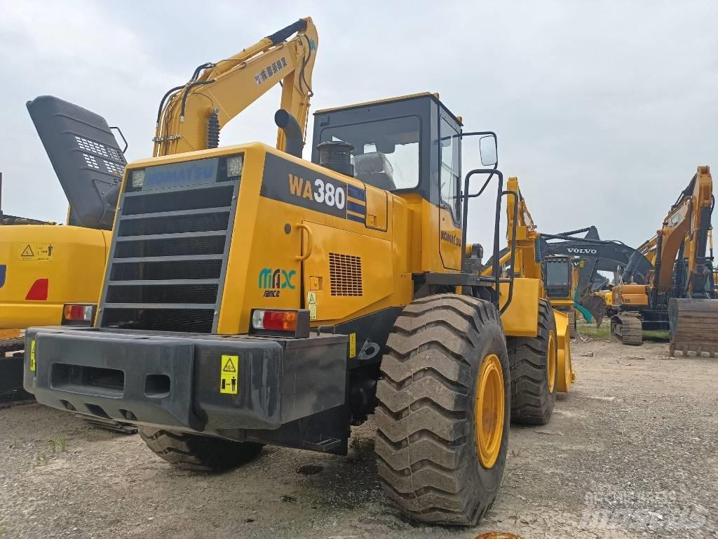 Komatsu WA 380 Kolové nakladače