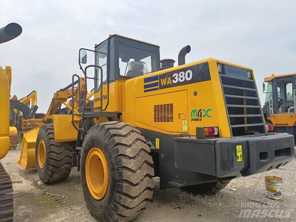 Komatsu WA 380 Kolové nakladače