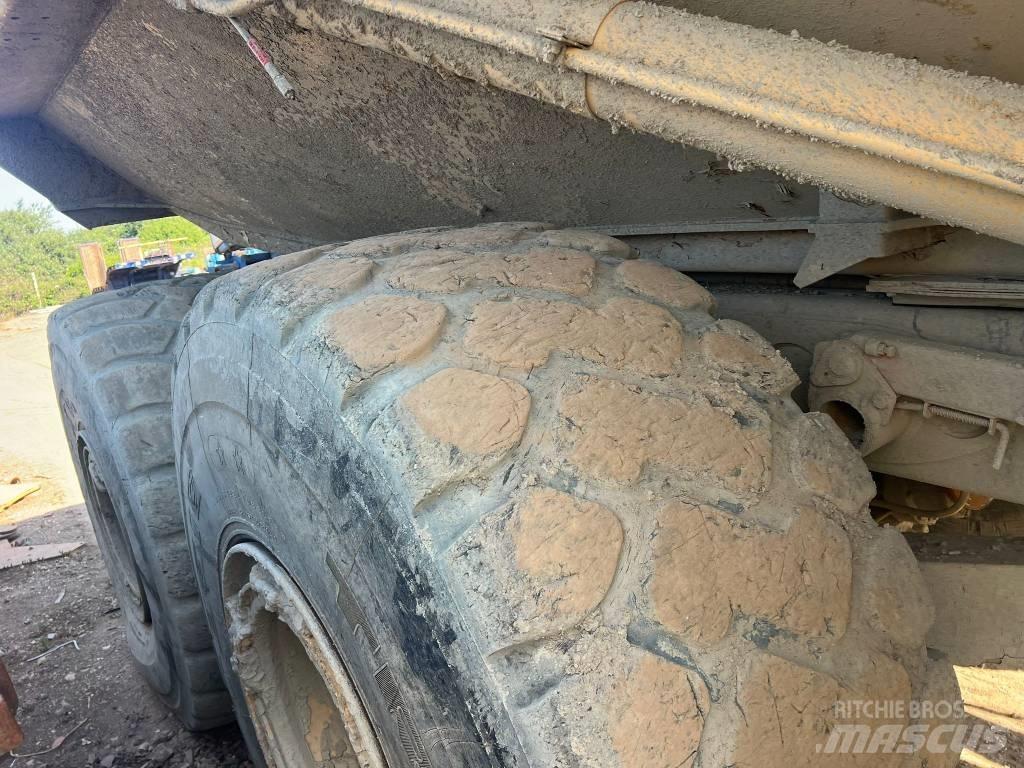 CAT 740 Kloubové dempry