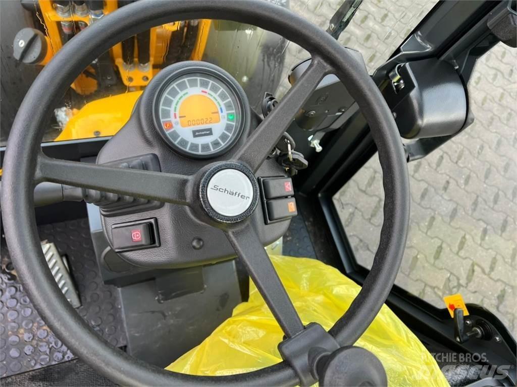 Schäffer 2430 Smykem řízené nakladače