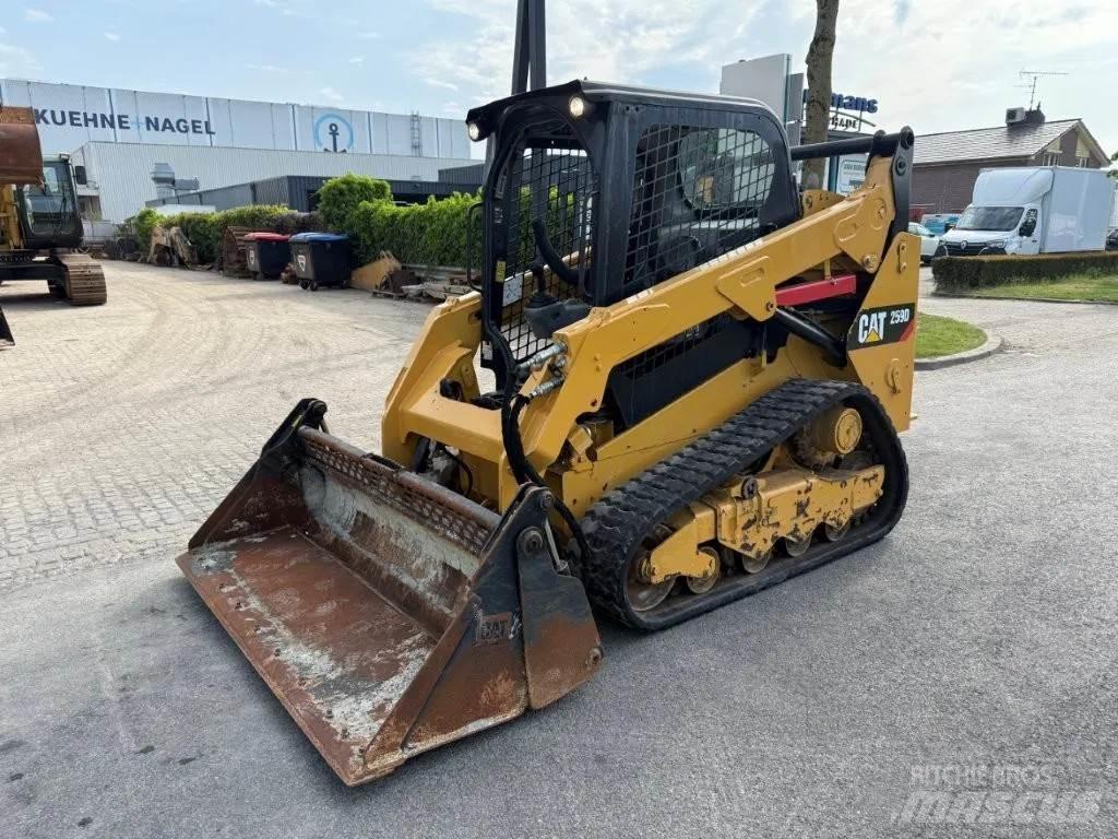 CAT 259D Smykem řízené nakladače
