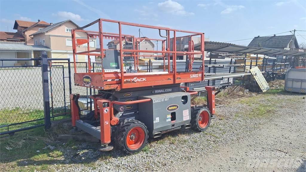 SkyJack SJ6832RTE Nůžková zvedací plošina