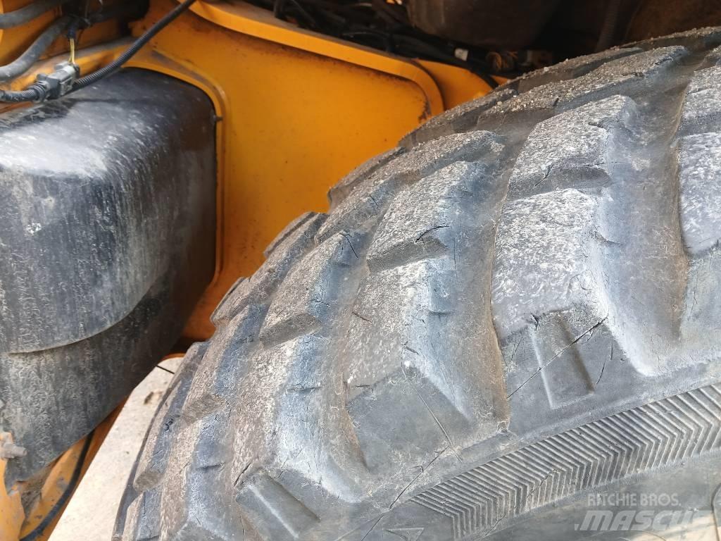 JCB 4cxProAEC Rýpadlo-nakladače