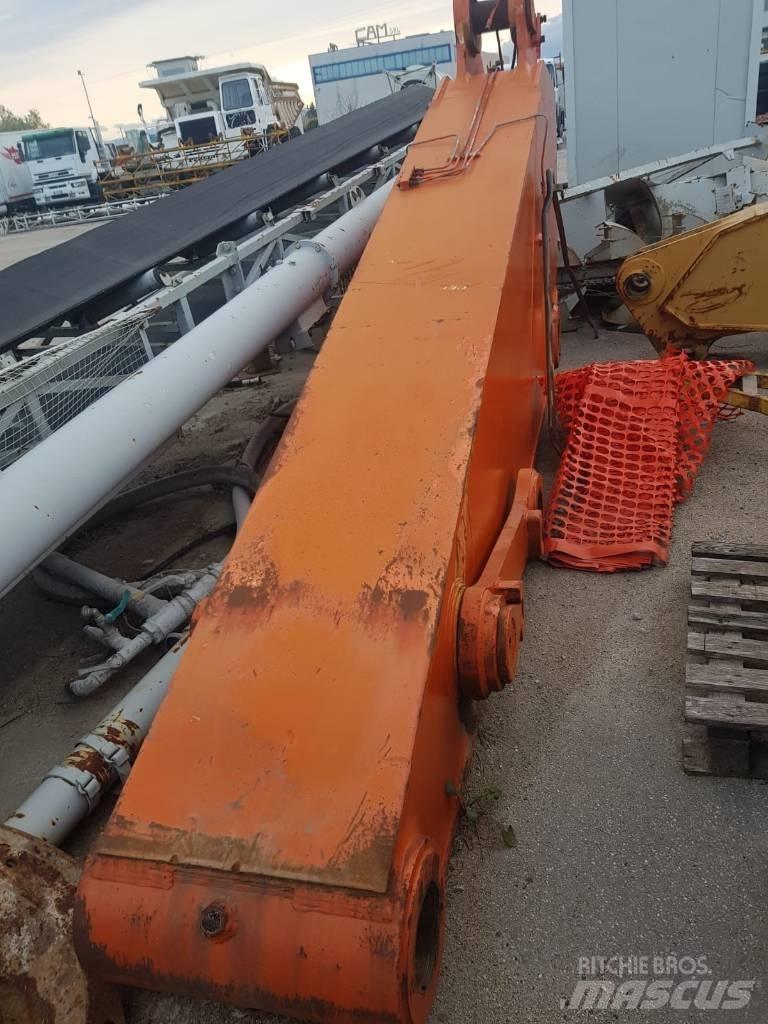 Hitachi EX700 Výložníky a lžíce