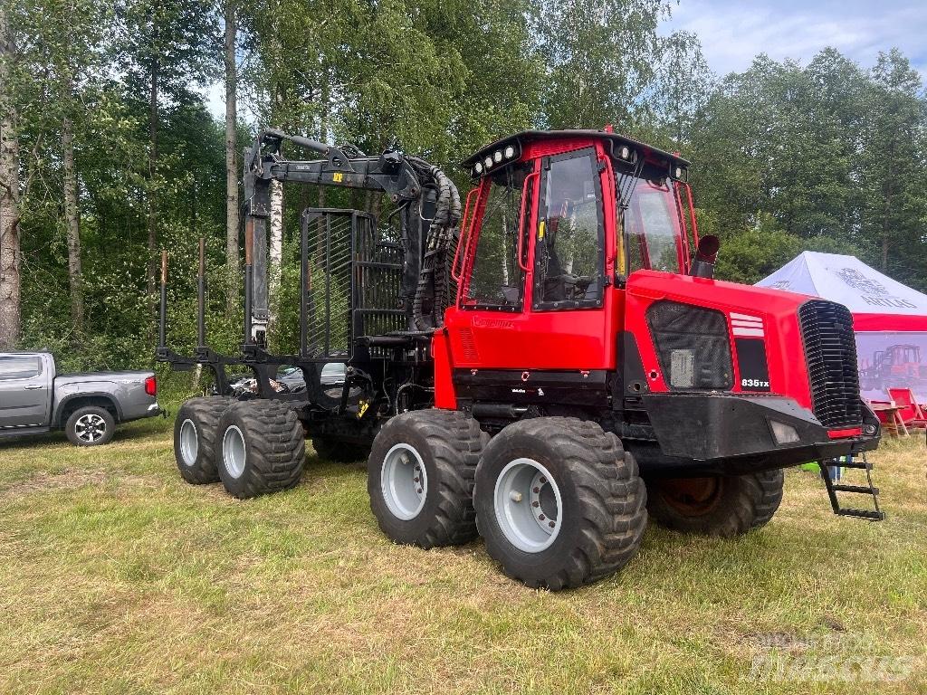 Komatsu 835 Vyvážecí traktory