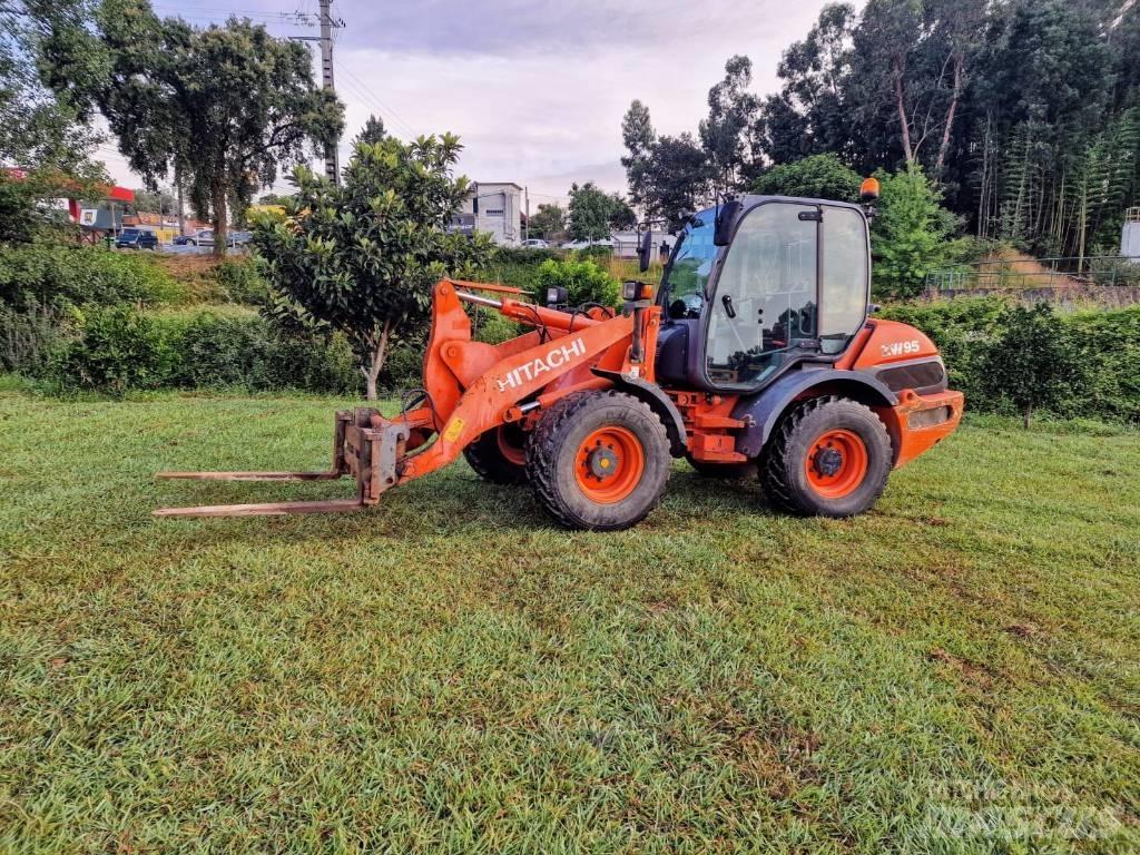Hitachi ZW 95 Kolové nakladače
