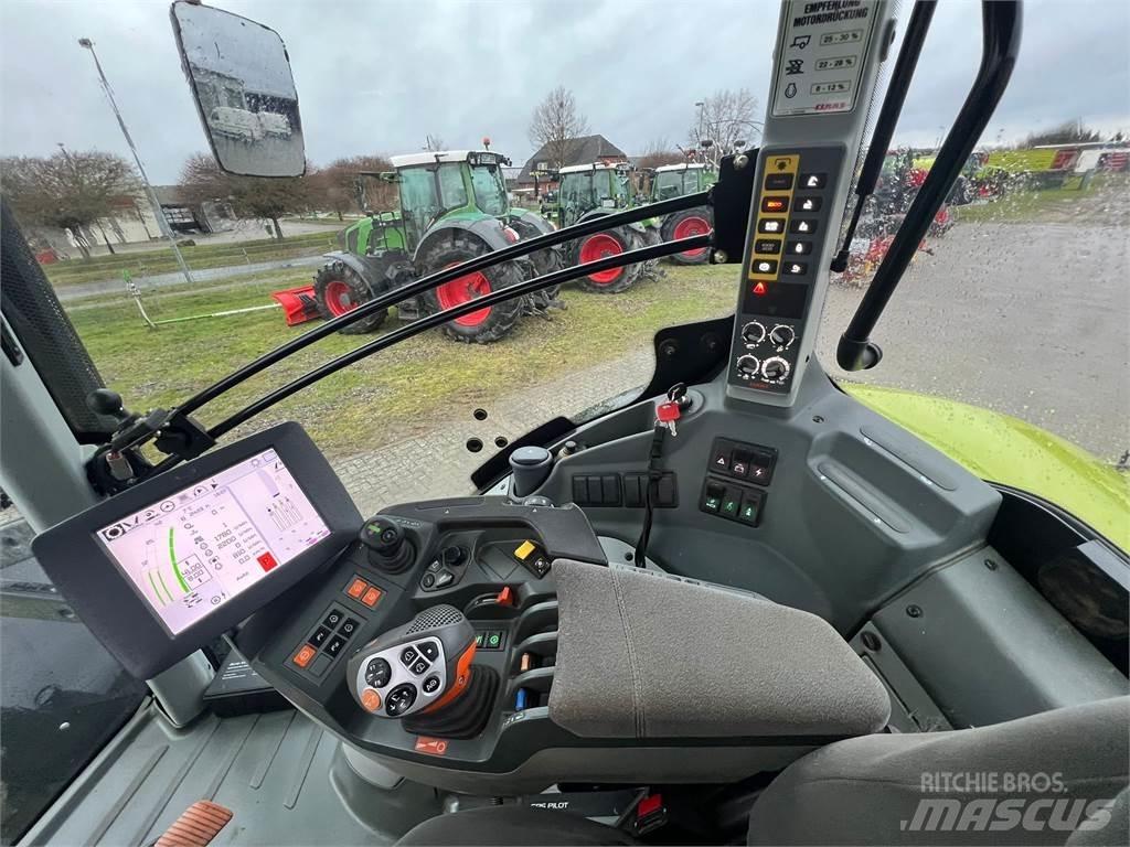 CLAAS Axion 930 Traktory