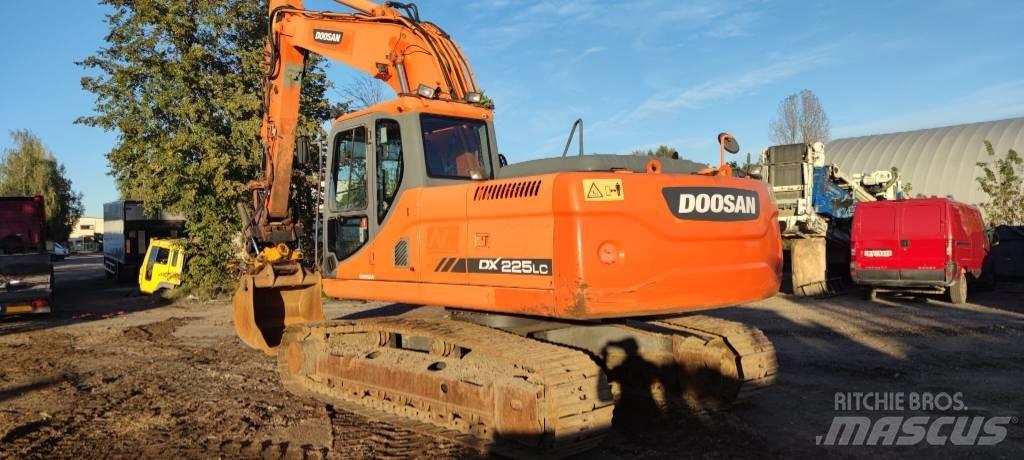 Doosan 225 LC Pásová rýpadla
