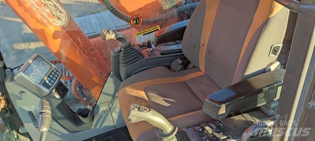 Doosan 225 LC Pásová rýpadla